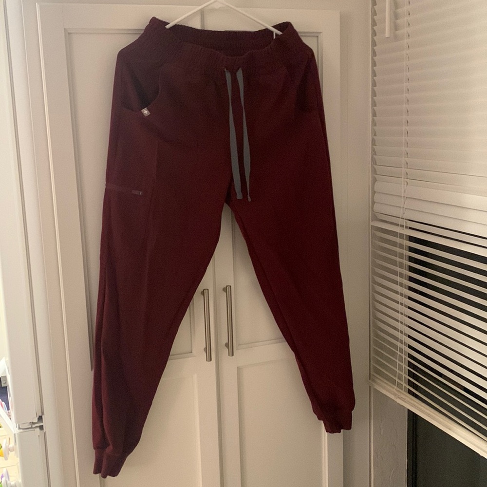 Figs size small burgundy joggers